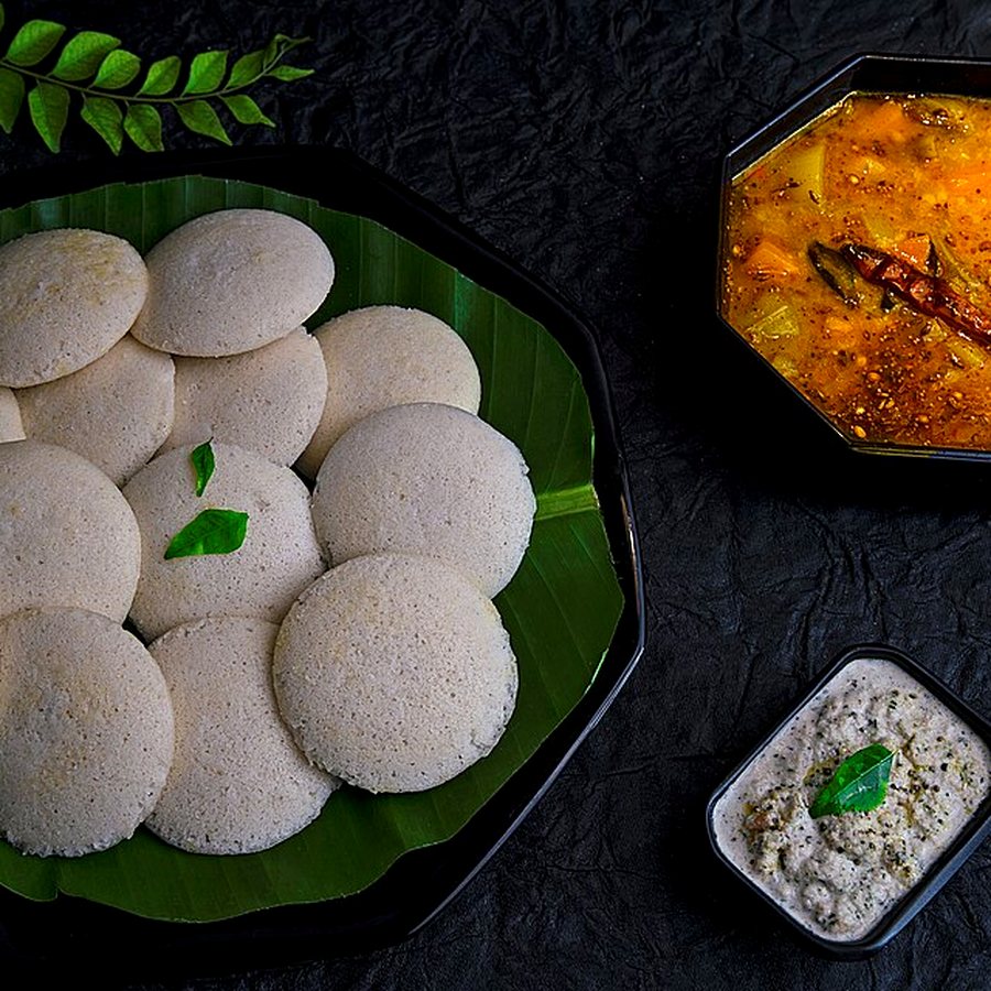 Idli with Sambhar & Chutney