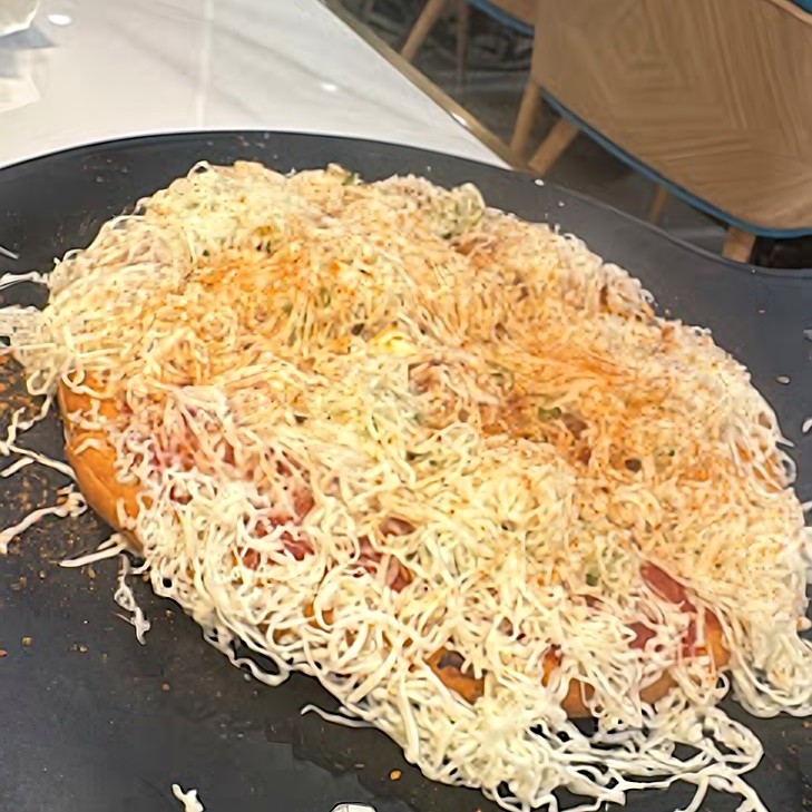 Cheese Baked Bhakri Pizza