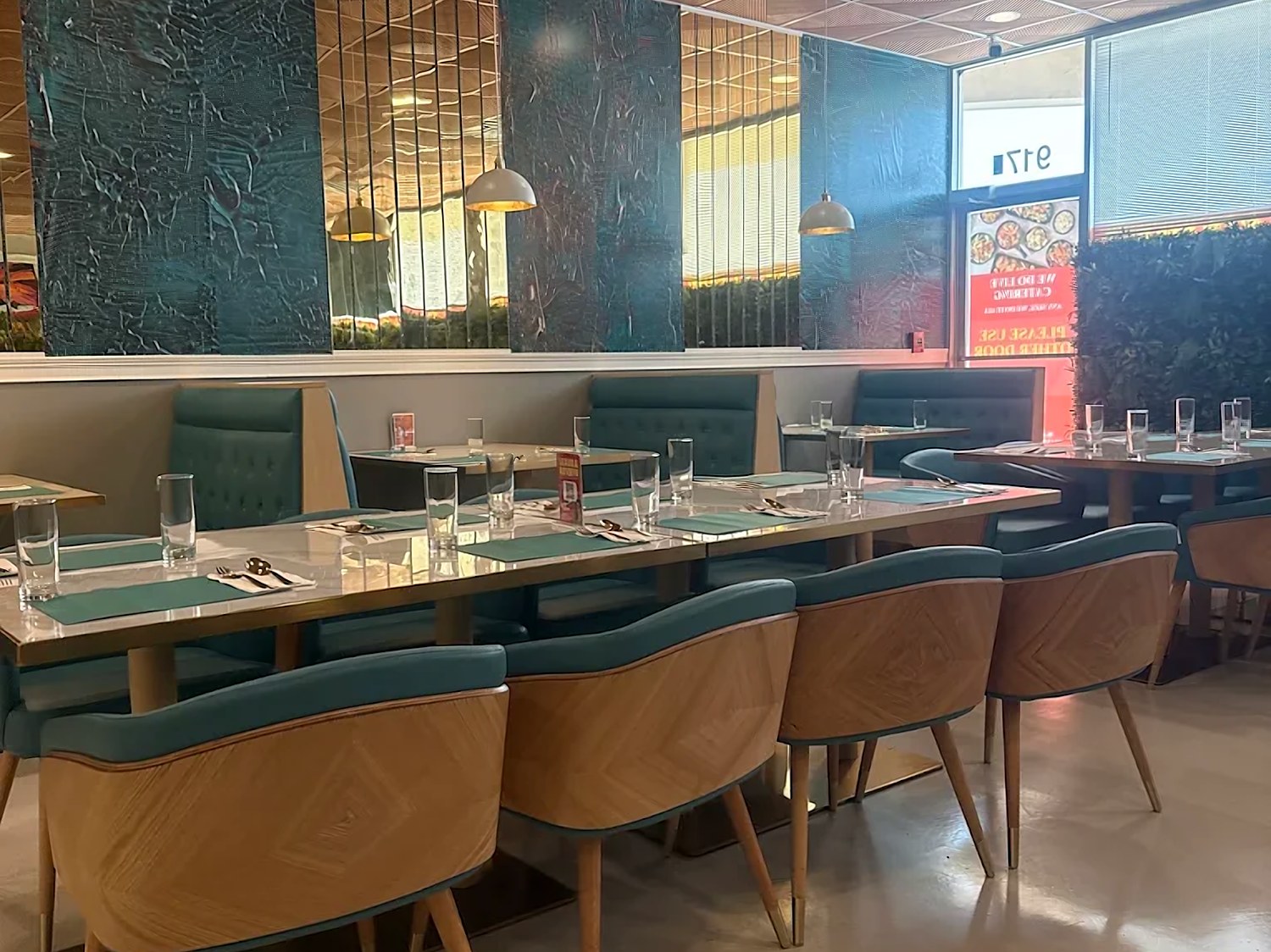 Booth seating at Honest Orland Park